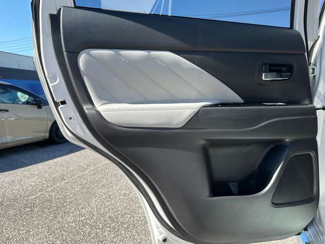三菱 アウトランダーＰＨＥＶ ２．４ Ｇ ４ＷＤ H30年 (関東) 99