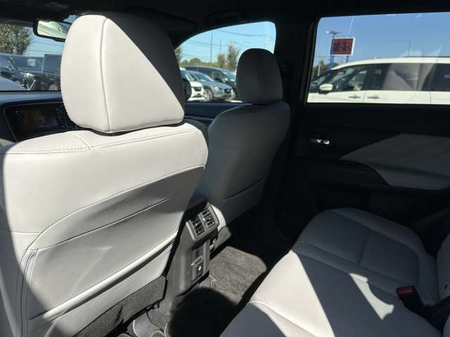 三菱 アウトランダーＰＨＥＶ ２．４ Ｇ ４ＷＤ H30年 (関東) 99