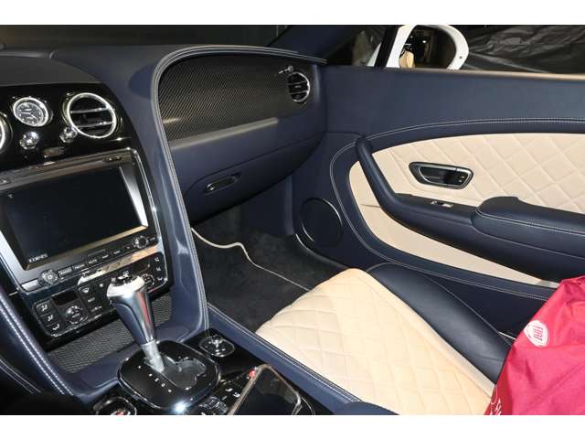 ベントレー コンチネンタルＧＴコンバーチブル Ｖ８ Ｓ ４ＷＤ H30年 (関東) 99