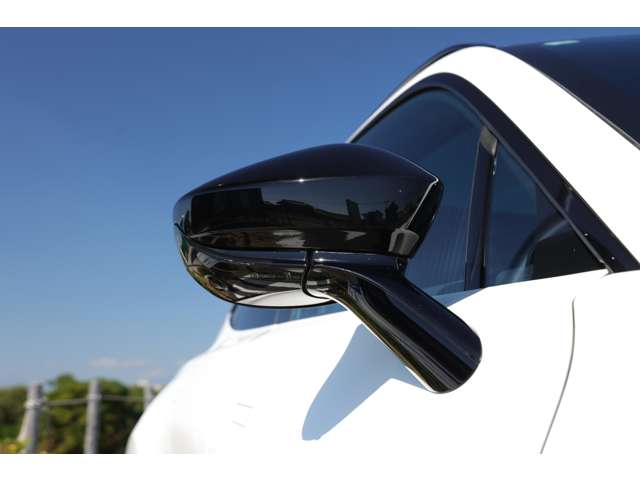 アストンマーティン ＤＢＸ ７０７ ４ＷＤ R5年 (東海) 99