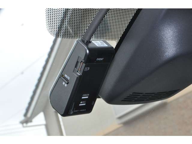 トヨタ カローラフィールダー　ハイブリッド １．５ ハイブリッド Ｇ Ｗ×Ｂ H30年 (関東) 99