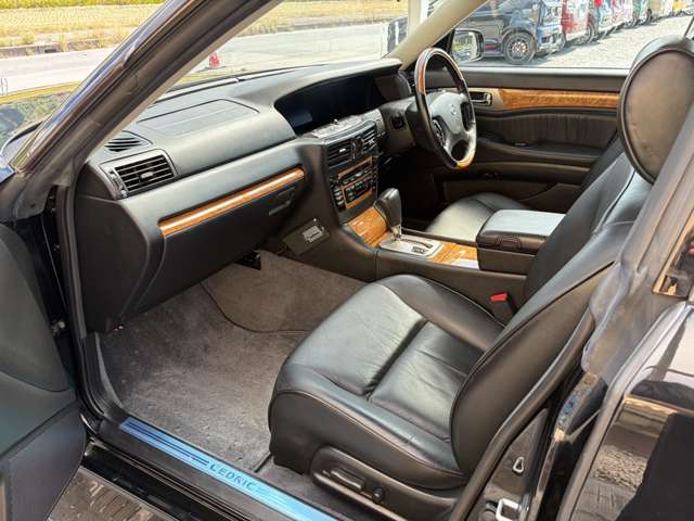 日産 セドリック ２．５ ２５０Ｌ ナビエディションＩＩ 本革パッケージ H16年 () 99