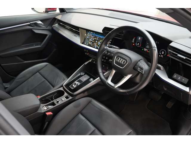 アウディ Ａ３　スポーツバック ３０ ＴＦＳＩ アドバンスト R4年 () 99