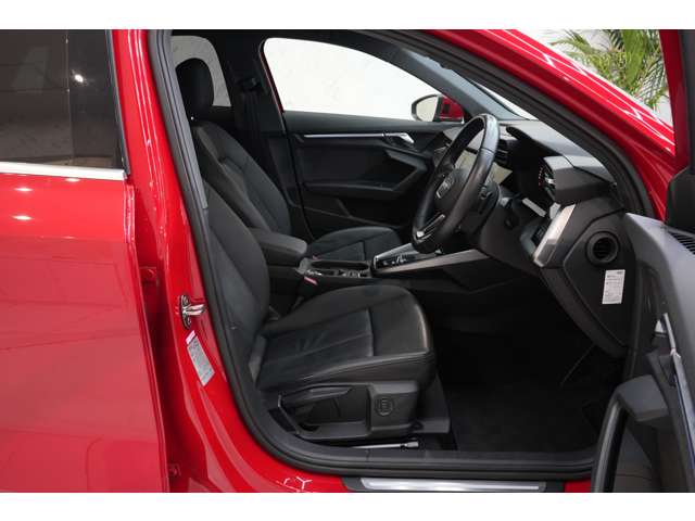 アウディ Ａ３　スポーツバック ３０ ＴＦＳＩ アドバンスト R4年 () 99