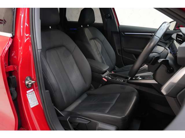 アウディ Ａ３　スポーツバック ３０ ＴＦＳＩ アドバンスト R4年 () 99