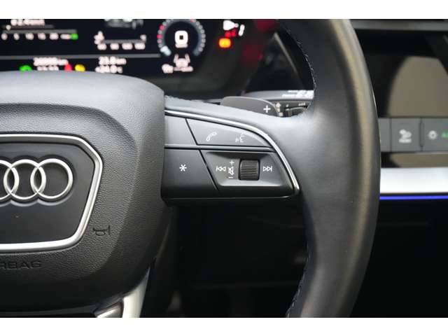 アウディ Ａ３　スポーツバック ３０ ＴＦＳＩ アドバンスト R4年 () 99