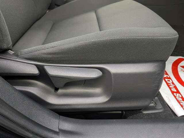 トヨタ カローラ　ツーリング　ハイブリッド １．８ ハイブリッド Ｇ－Ｘ Ｅ－ＦＯＵＲ ４ＷＤ R1年 (東北) 99