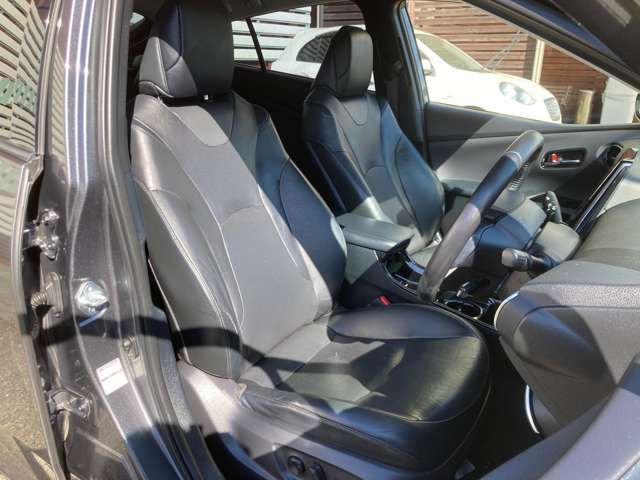 トヨタ プリウスＰＨＶ １．８ Ａ レザーパッケージ R1年 (東海) 99