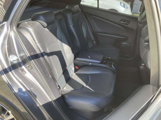 トヨタ プリウスＰＨＶ １．８ Ａ レザーパッケージ R1年 (東海) 99