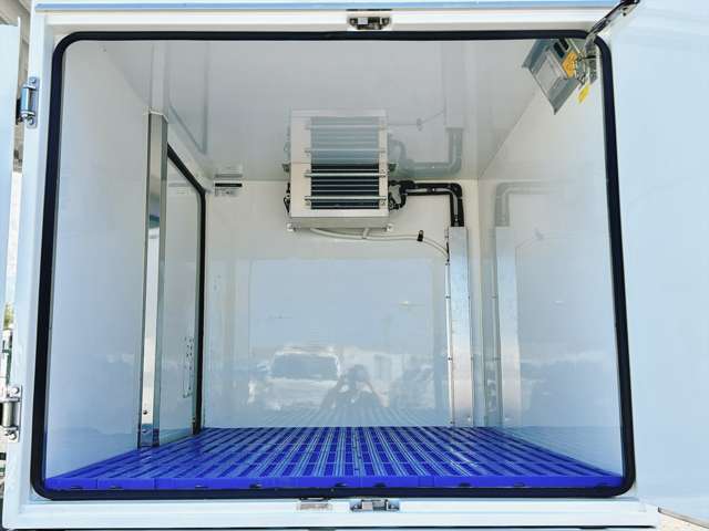 ダイハツ ハイゼットトラック ＦＲＰ中温冷凍車 －７℃設定 R4年 () 99