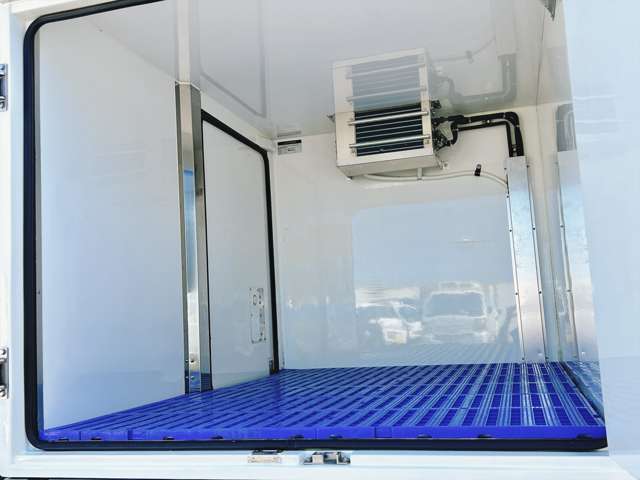 ダイハツ ハイゼットトラック ＦＲＰ中温冷凍車 －７℃設定 R4年 () 99