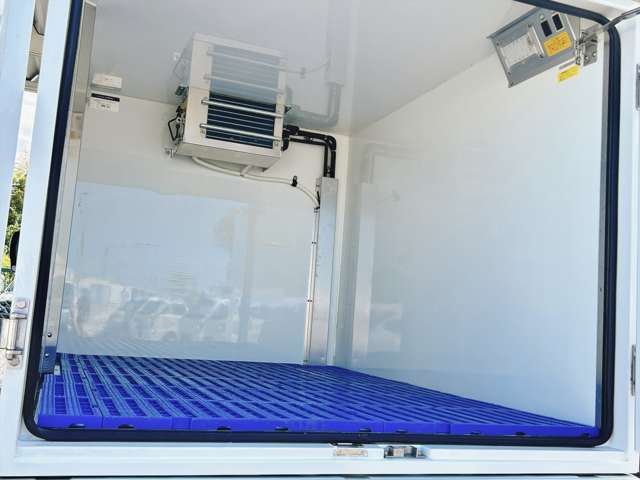 ダイハツ ハイゼットトラック ＦＲＰ中温冷凍車 －７℃設定 R4年 () 99