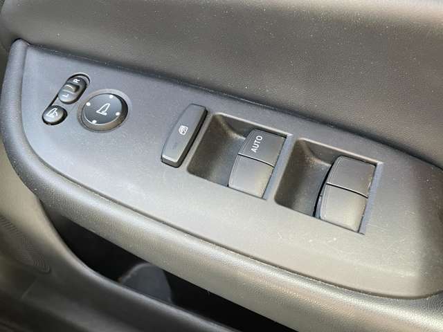 ホンダ フィット　ハイブリッド １．５ Ｅ：ＨＥＶ ホーム R4年 (関東) 99