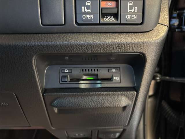 トヨタ ヴォクシー ２．０ ＺＳ 煌ＩＩ R1年 (近畿) 99