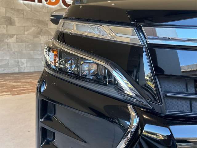 トヨタ ヴォクシー ２．０ ＺＳ 煌ＩＩ R1年 (近畿) 99
