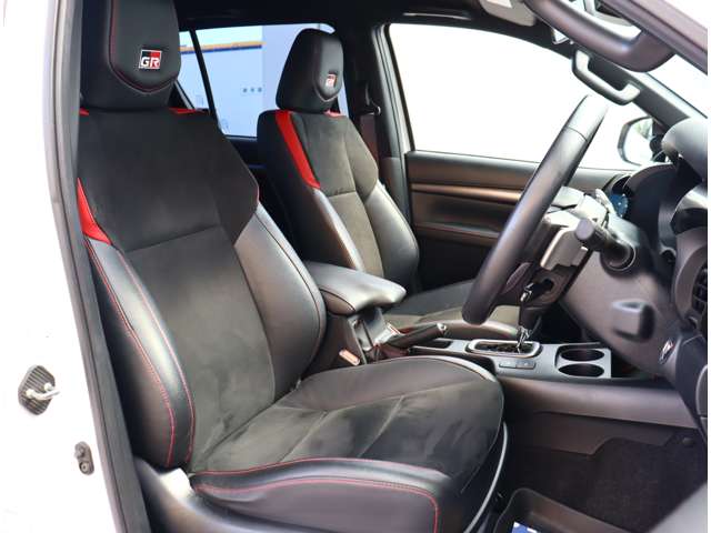 トヨタ ハイラックス ２．４ Ｚ ＧＲスポーツ ディーゼルターボ ４ＷＤ R5年 (関東) 99