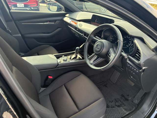マツダ ＭＡＺＤＡ３　ファストバック ２．０ ２０Ｓ ツーリング R7年 (関東) 99