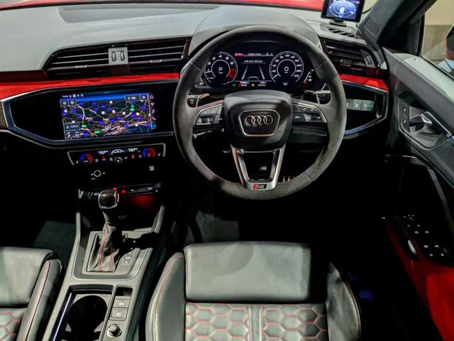 アウディ ＲＳ　Ｑ３　スポーツバック ２．５ ４ＷＤ R3年 (関東) 99