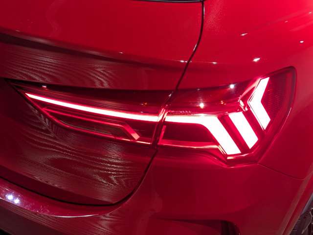アウディ ＲＳ　Ｑ３　スポーツバック ２．５ ４ＷＤ R3年 (関東) 99