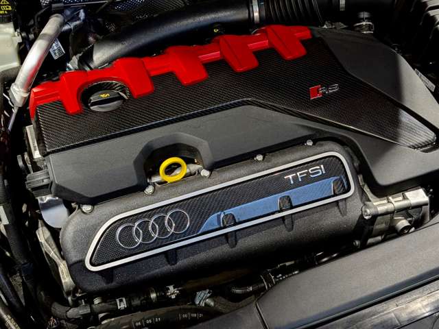 アウディ ＲＳ　Ｑ３　スポーツバック ２．５ ４ＷＤ R3年 (関東) 99
