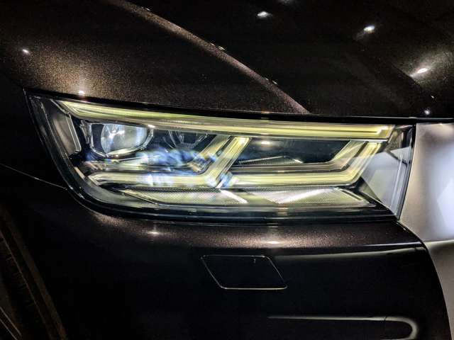 アウディ ＳＱ５ ３．０ ４ＷＤ R3年 (関東) 99
