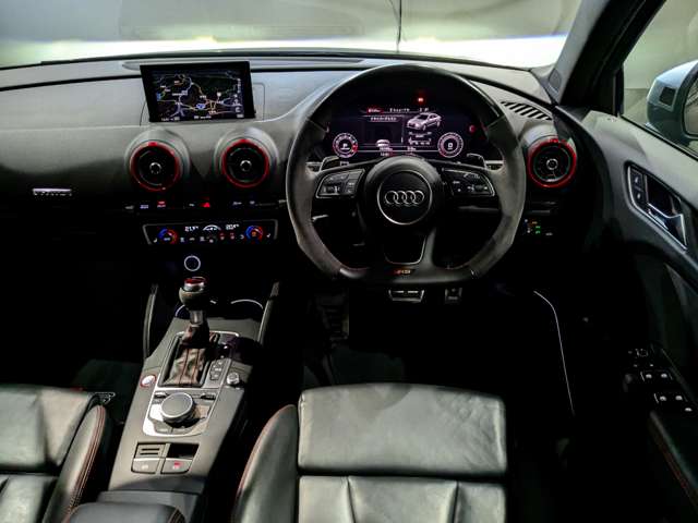 アウディ ＲＳ３　セダン ２．５ ４ＷＤ H30年 () 99