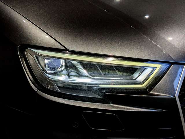 アウディ ＲＳ３　セダン ２．５ ４ＷＤ H30年 () 99
