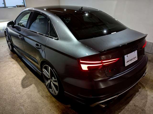 アウディ ＲＳ３　セダン ２．５ ４ＷＤ H30年 () 99