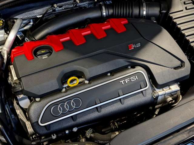アウディ ＲＳ３　セダン ２．５ ４ＷＤ H30年 () 99