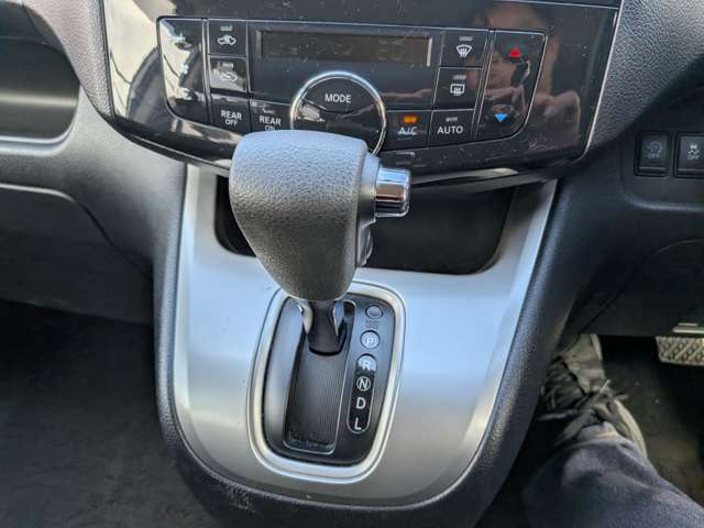 日産 セレナ ２．０ ２０Ｘ Ｓ－ＨＹＢＲＩＤ H24年 () 99