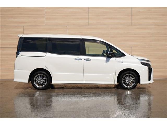 トヨタ ヴォクシー １．８ ハイブリッド ＺＳ 煌 H30年 (中国) 99