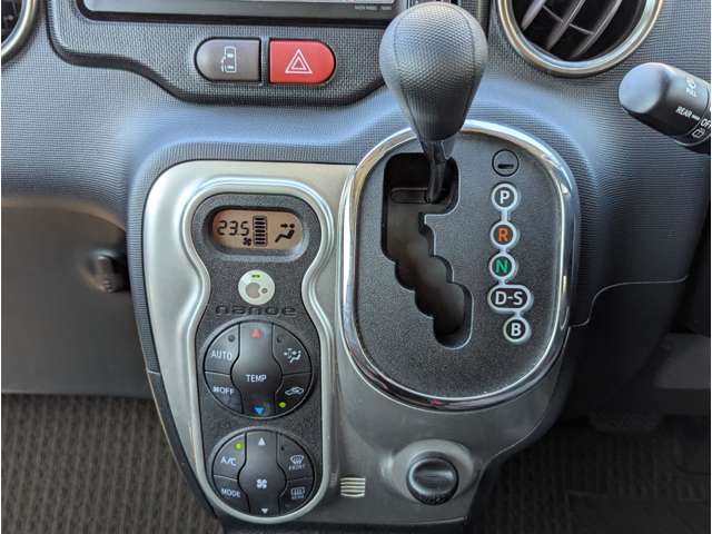 トヨタ スペイド １．５ Ｆ H27年 (中国) 99
