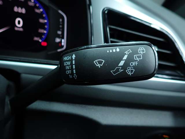 フォルクスワーゲン Ｔ－ＲＯＣ ＴＳＩ アクティブ マイスターヴェルク R8年 () 99