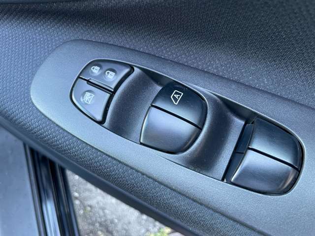日産 セレナ ２．０ ハイウェイスター Ｓ－ＨＹＢＲＩＤ H25年 (関東) 99