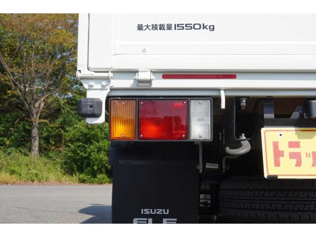 いすゞ エルフ １．５５Ｔ 平ボディ 低床 R1年 (近畿) 99