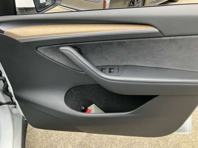 テスラ モデルＹ ＲＷＤ R4年 (九州・沖縄) 99