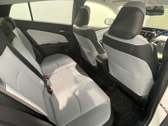 トヨタ プリウス １．８ Ｓ セーフティ プラス H29年 (近畿) 99