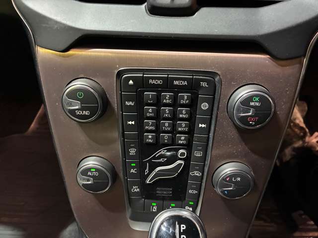 ボルボ Ｖ４０クロスカントリー Ｄ４ モメンタム ディーゼルターボ H29年 (近畿) 99