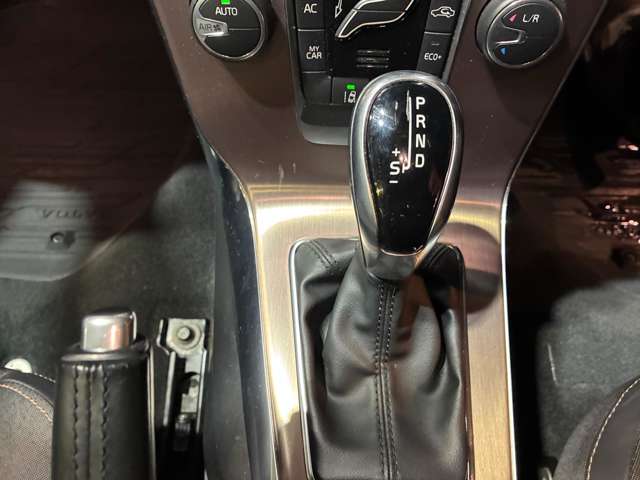 ボルボ Ｖ４０クロスカントリー Ｄ４ モメンタム ディーゼルターボ H29年 (近畿) 99