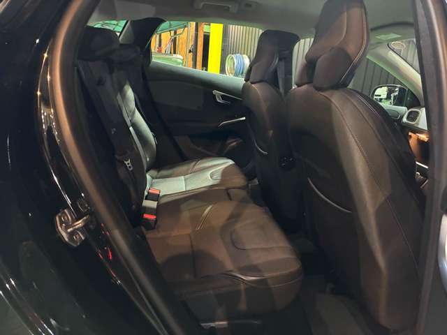 ボルボ Ｖ４０クロスカントリー Ｄ４ モメンタム ディーゼルターボ H29年 (近畿) 99