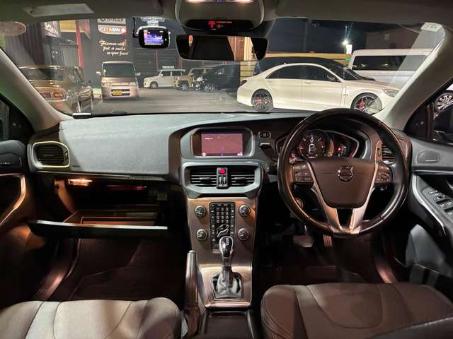 ボルボ Ｖ４０クロスカントリー Ｄ４ モメンタム ディーゼルターボ H29年 (近畿) 99