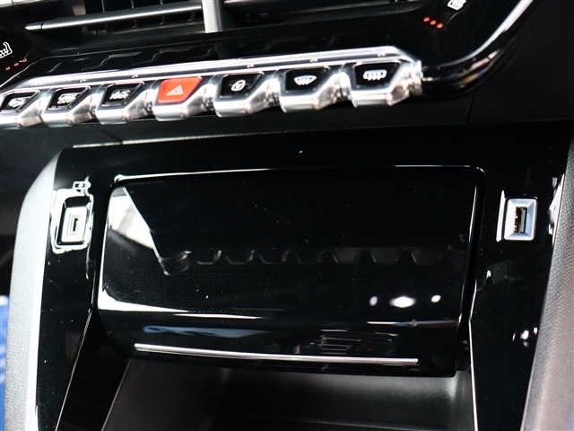 プジョー ＳＵＶ ２００８ ＧＴ パック ブルーＨＤＩ ディーゼルターボ R4年 (関東) 99