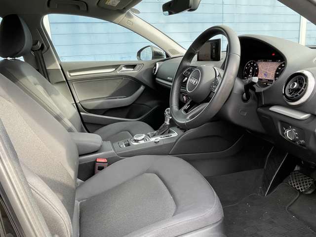 アウディ Ａ３　セダン ３０　ＴＦＳＩ R2年 (関東) 99