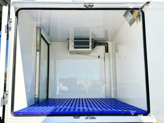 ダイハツ ハイゼットトラック ＦＲＰ中温冷蔵冷凍車 －７℃設定 R8年 () 99
