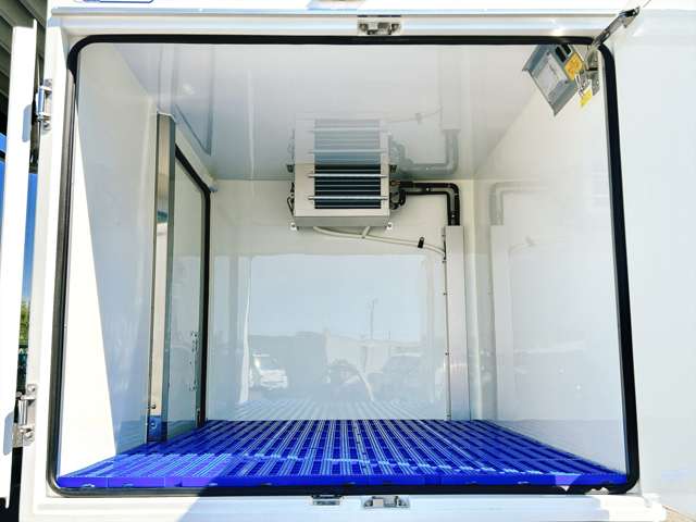 ダイハツ ハイゼットトラック ＦＲＰ中温冷蔵冷凍車 －７℃設定 R8年 () 99