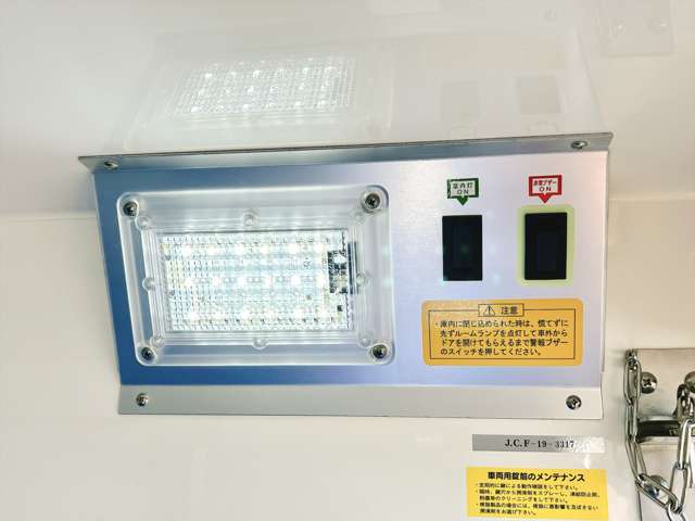 ダイハツ ハイゼットトラック ＦＲＰ中温冷蔵冷凍車 －７℃設定 R8年 () 99