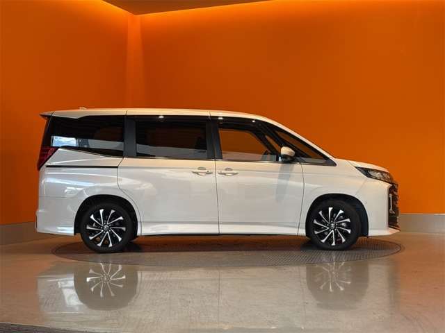 トヨタ ノア ２．０ Ｓ－Ｚ R4年 (近畿) 99