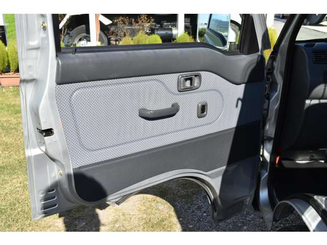 ダイハツ ハイゼットトラック ６６０ エクストラ ３方開 H17年 (近畿) 99
