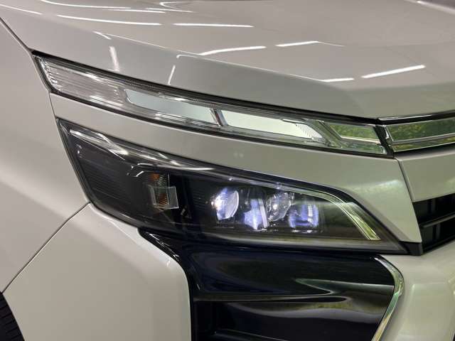 トヨタ ヴォクシー ２．０ ＺＳ 煌ＩＩＩ R3年 () 99