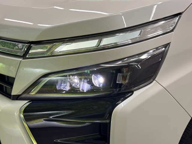 トヨタ ヴォクシー ２．０ ＺＳ 煌ＩＩＩ R3年 () 99